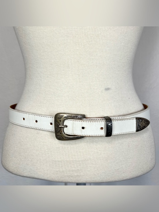 Vintage Accessories - White Leather Western Style Belt with Antiqued Silver Buckle